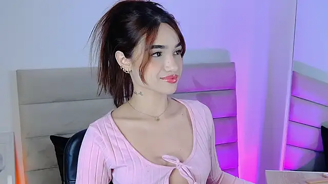 Snapshot of AllieEvans chatting on 01.28.25 AllieEvans online show from 01.28.25