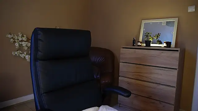 KaylaLaine online show from 11.22.25