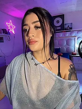 Snapshot of lucianaroy chatting on 05.24.26 lucianaroy online show from 05.24.26
