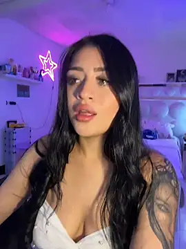 Snapshot of lucianaroy chatting on 05.30.26 lucianaroy online show from 05.30.26