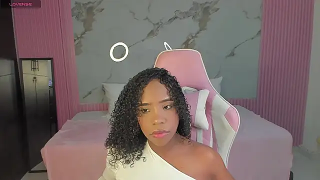 Snapshot of lia_16 chatting on 02.05.25 lia 16 online show from 02.05.25