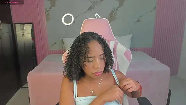 Snapshot of lia_16 chatting on 02.06.25 lia 16 online show from 02.06.25