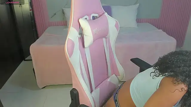 Snapshot of lia_16 chatting on 02.06.25 lia 16 online show from 02.06.25