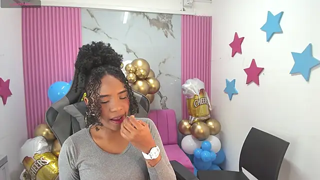 Snapshot of lia_16 chatting on 09.20.25 lia 16 online show from 09.20.25