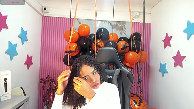 Snapshot of lia_16 chatting on 10.30.25 lia 16 online show from 10.30.25