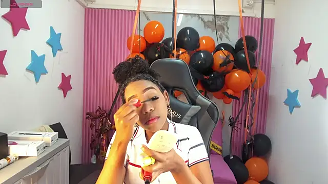 Snapshot of lia_16 chatting on 11.01.25 lia 16 online show from 11.01.25