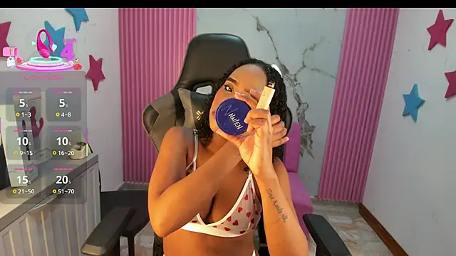 Snapshot of lia_16 chatting on 12.01.25 lia 16 online show from 12.01.25