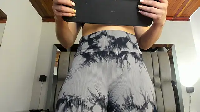Snapshot of NikkySmiith chatting on 10.23.25 NikkySmiith online show from 10.23.25