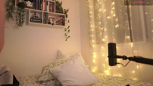 Snapshot of EmilyxRose_- chatting on 12.03.24 EmilyxRose - online show from 12.03.24