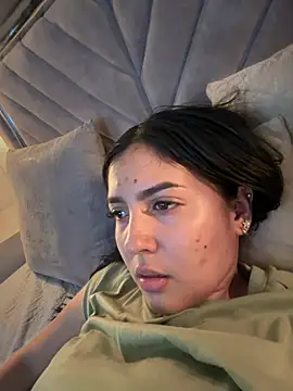 MarianaBenz online show from 02.10.25