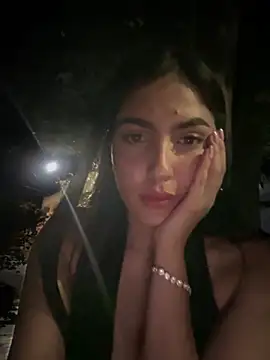 MarianaBenz online show from 02.12.25