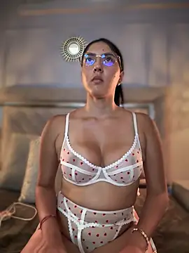 MarianaBenz online show from 03.03.25