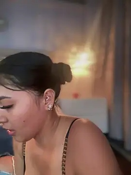 MarianaBenz online show from 03.11.25