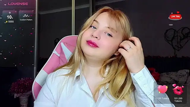 shy blondiee online show from 02.20.25