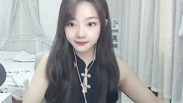 Snapshot of Jenny-Z chatting on 04.15.26 Jenny-Z online show from 04.15.26