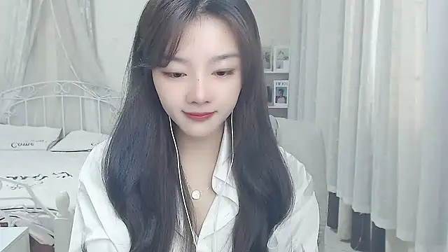 Snapshot of Jenny-Z chatting on 04.21.26 Jenny-Z online show from 04.21.26
