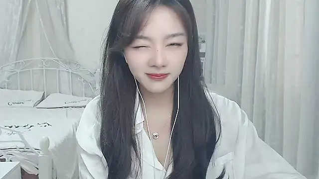 Snapshot of Jenny-Z chatting on 04.21.26 Jenny-Z online show from 04.21.26