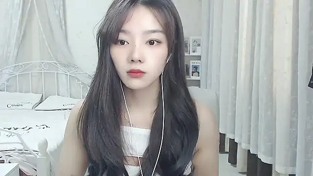 Snapshot of Jenny-Z chatting on 04.23.26 Jenny-Z online show from 04.23.26