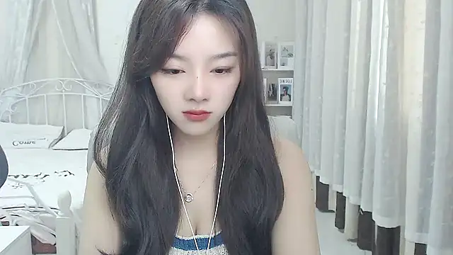 Snapshot of Jenny-Z chatting on 04.27.26 Jenny-Z online show from 04.27.26
