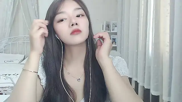 Snapshot of Jenny-Z chatting on 04.28.26 Jenny-Z online show from 04.28.26