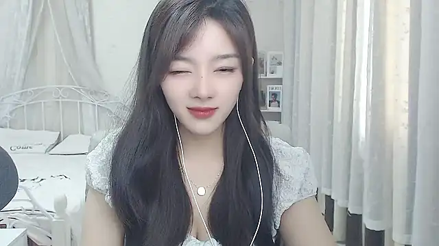 Snapshot of Jenny-Z chatting on 04.28.26 Jenny-Z online show from 04.28.26