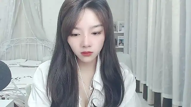 Snapshot of Jenny-Z chatting on 05.05.26 Jenny-Z online show from 05.05.26