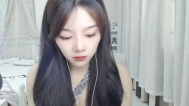 Snapshot of Jenny-Z chatting on 05.17.26 Jenny-Z online show from 05.17.26