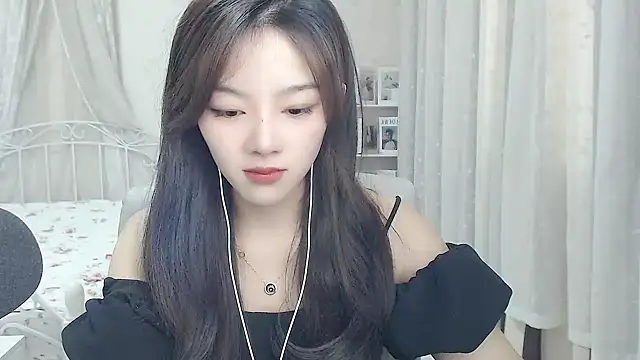 Snapshot of Jenny-Z chatting on 05.18.26 Jenny-Z online show from 05.18.26