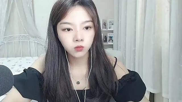 Snapshot of Jenny-Z chatting on 05.18.26 Jenny-Z online show from 05.18.26