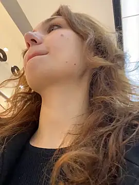 QuitieLia online show from 11.07.25