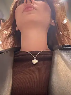 QuitieLia online show from 11.19.25