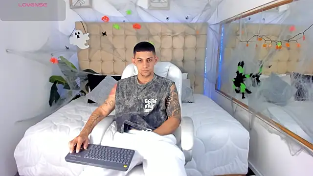 Alex cute77 online show from 10.17.25