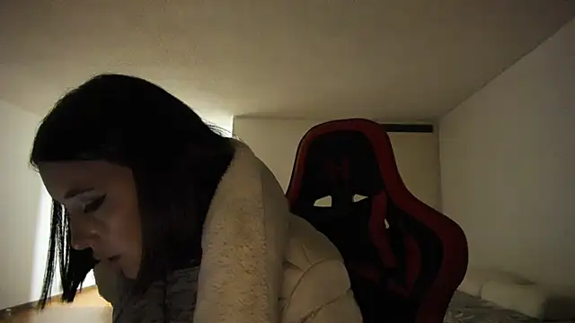 Snapshot of zoe_jeane_beker chatting on 12.20.24 zoe jeane beker online show from 12.20.24