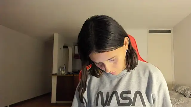 Snapshot of zoe_jeane_beker chatting on 02.10.25 zoe jeane beker online show from 02.10.25