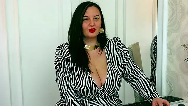 JudithCombs online show from 01.06.25