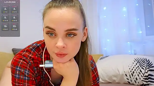 Snapshot of KristenSayles chatting on 12.25.24 KristenSayles online show from 12.25.24