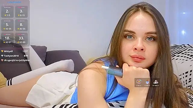 Snapshot of KristenSayles chatting on 12.29.24 KristenSayles online show from 12.29.24