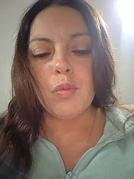 Snapshot of seherlatin chatting on 04.19.26 seherlatin online show from 04.19.26