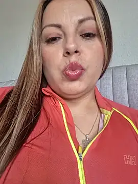 Snapshot of seherlatin chatting on 05.27.26 seherlatin online show from 05.27.26
