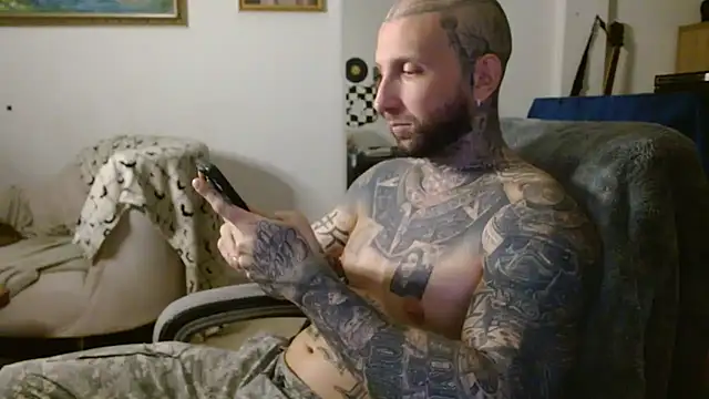 Snapshot of bobbybacala91 chatting on 10.05.25 bobbybacala91 online show from 10.05.25