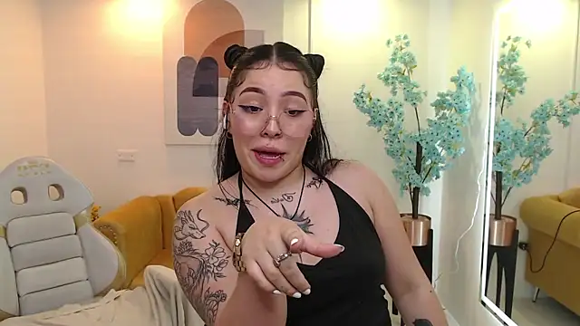 Snapshot of Isa_reel chatting on 03.04.25 Isa reel online show from 03.04.25