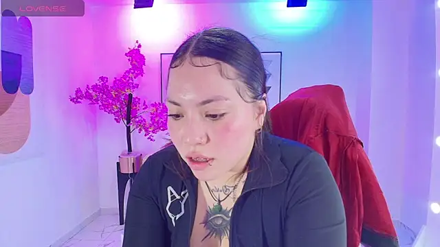 Snapshot of Isa_reel chatting on 10.04.25 Isa reel online show from 10.04.25