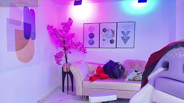 Snapshot of Isa_reel chatting on 10.15.25 Isa reel online show from 10.15.25