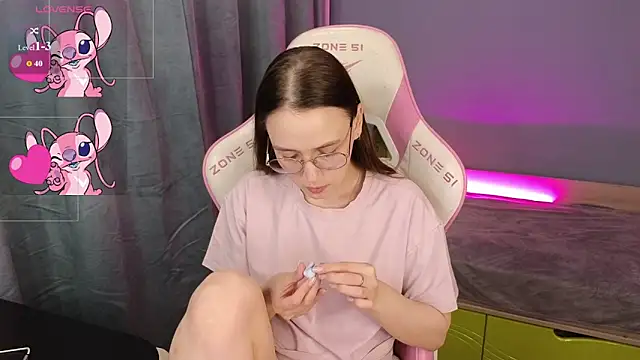Snapshot of Sweet_frosti chatting on 06.27.26 Sweet frosti online show from 06.27.26