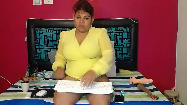 karolhot916 online show from 11.05.25