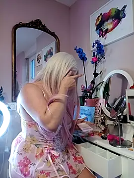 Snapshot of Lia_Roxx chatting on 02.13.25 Lia Roxx online show from 02.13.25