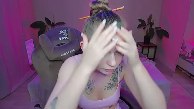 HelloRoxy online show from 12.14.24