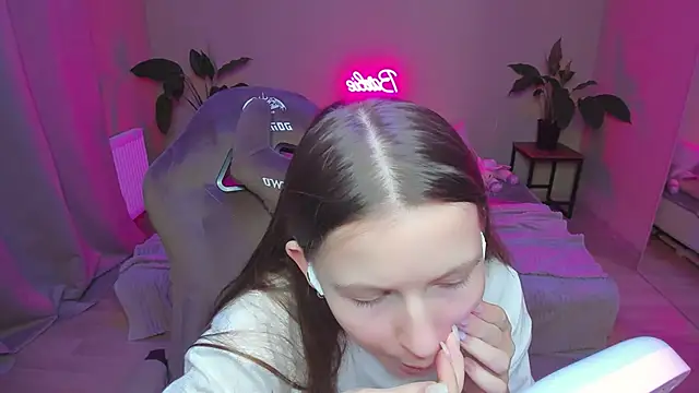 HelloRoxy online show from 12.19.24