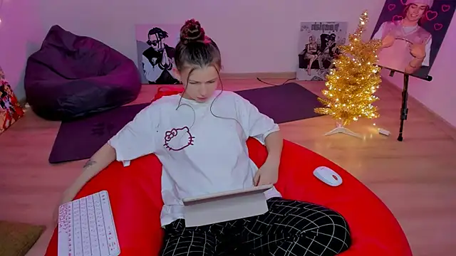 HelloRoxy online show from 12.22.25