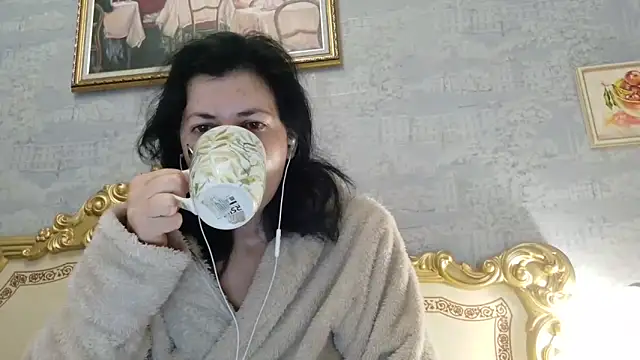 Snapshot of StunnigArt chatting on 04.21.26 StunnigArt online show from 04.21.26